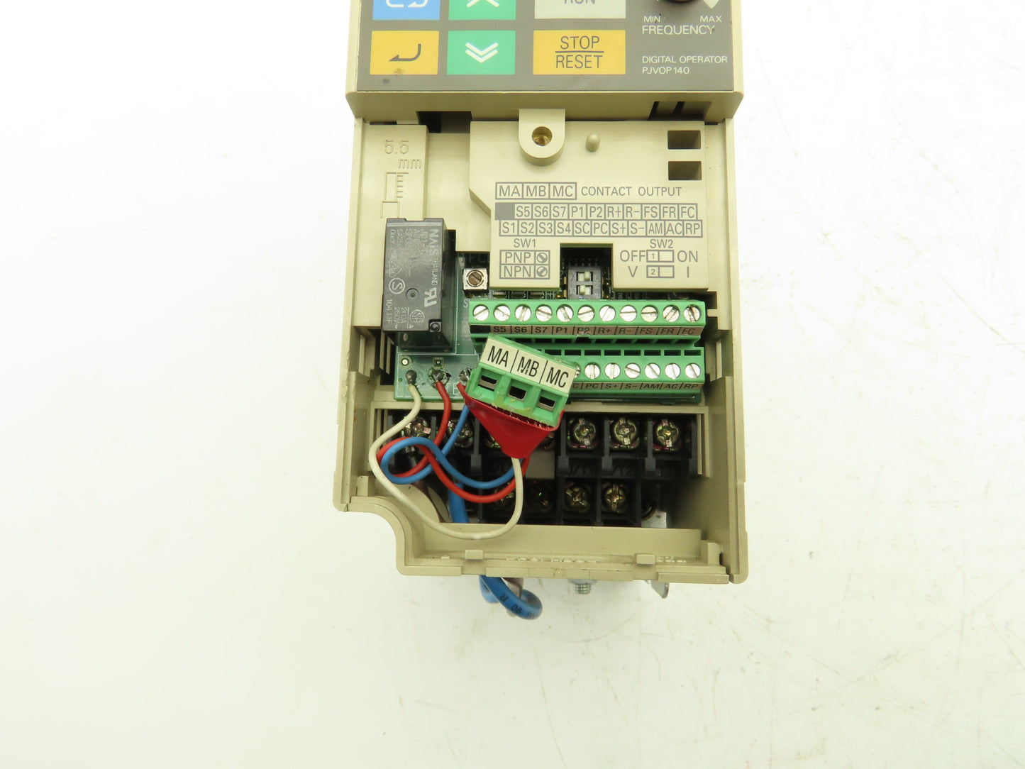 Omron 3G3MV-AB002 Sysdrive Inverter 0.25kW 200-240v 3.5A Input 0-240V1.6A Output