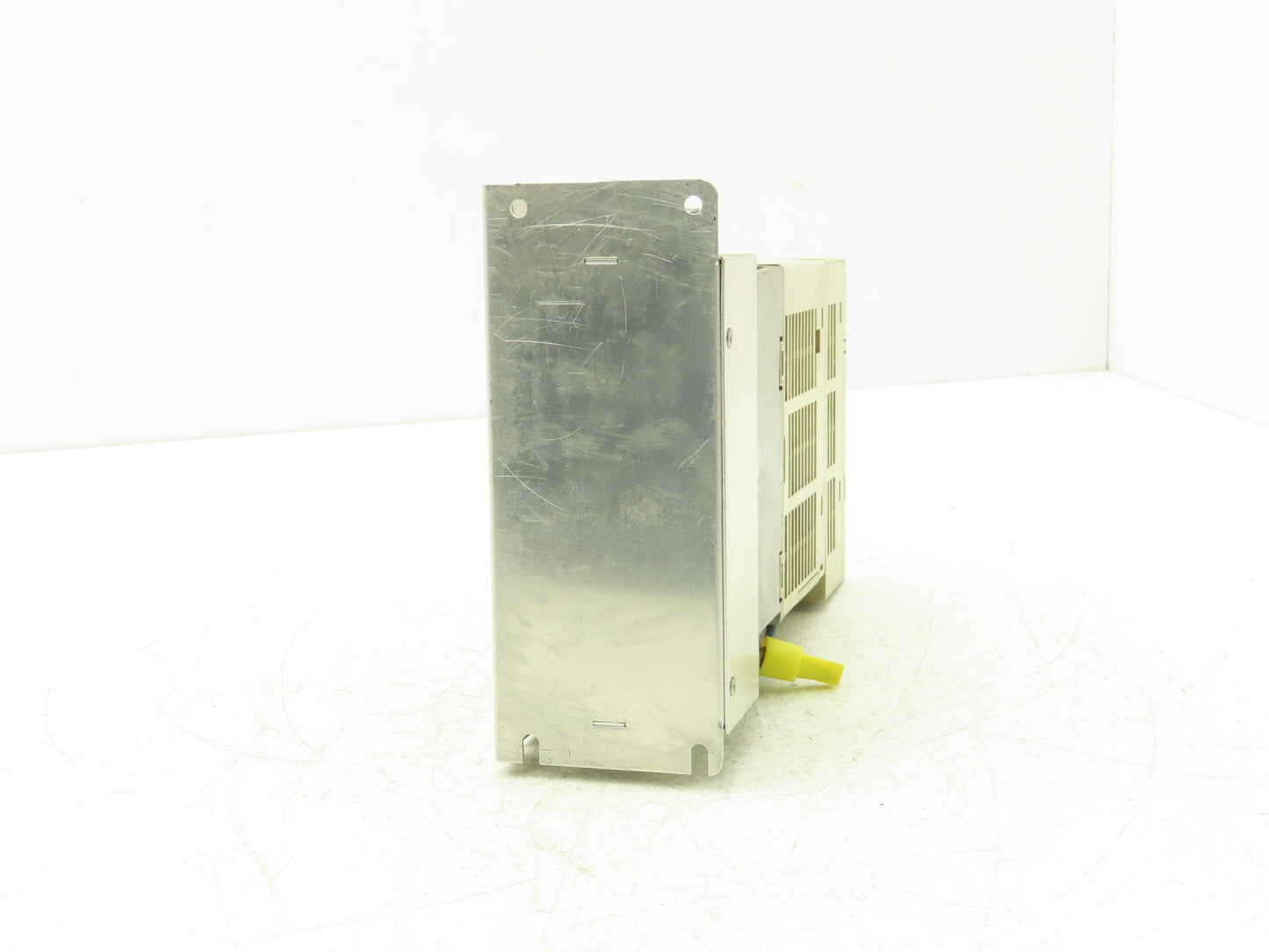 Omron 3G3MV-AB004 Sysdrive Inverter 0.55kW 200-240v 7.4A Input 0-240V 3A Output