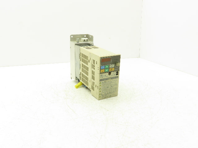 Omron 3G3MV-AB004 Sysdrive Inverter 0.55kW 200-240v 7.4A Input 0-240V 3A Output