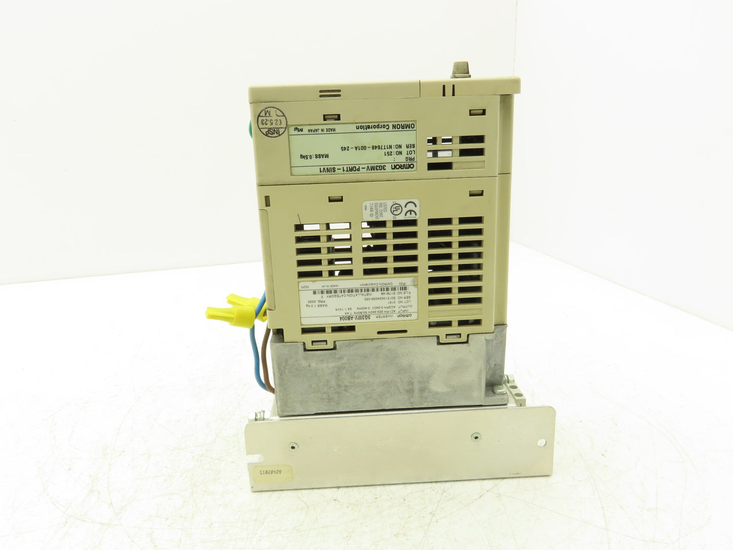 Omron 3G3MV-AB004 Sysdrive Inverter 0.55kW 200-240v 7.4A Input 0-240V 3A Output