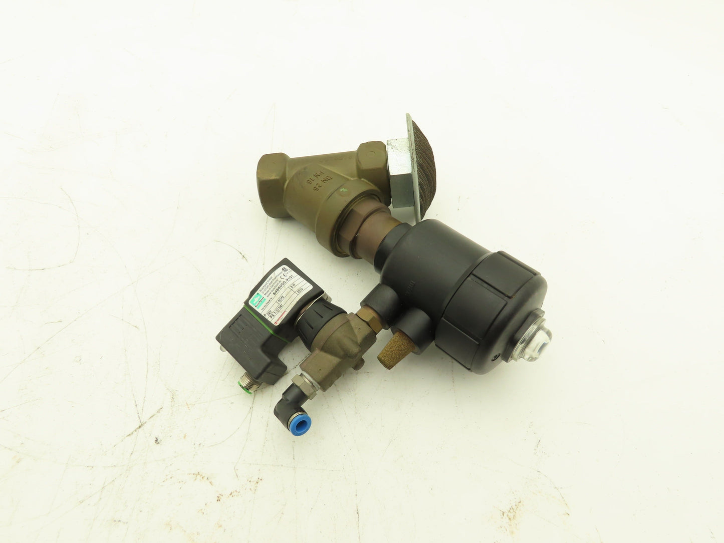 Buschjost 8472400.0000 2/2-Way Brass Angle Solenoid Valve 1" NC 24V 145psi