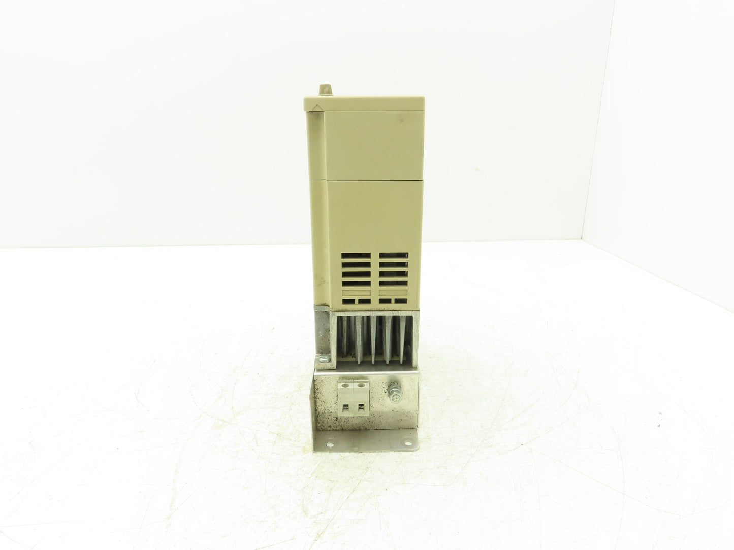 Omron 3G3MV-AB004 Sysdrive Inverter 0.55kW 200-240v 7.4A Input 0-240V 3A Output