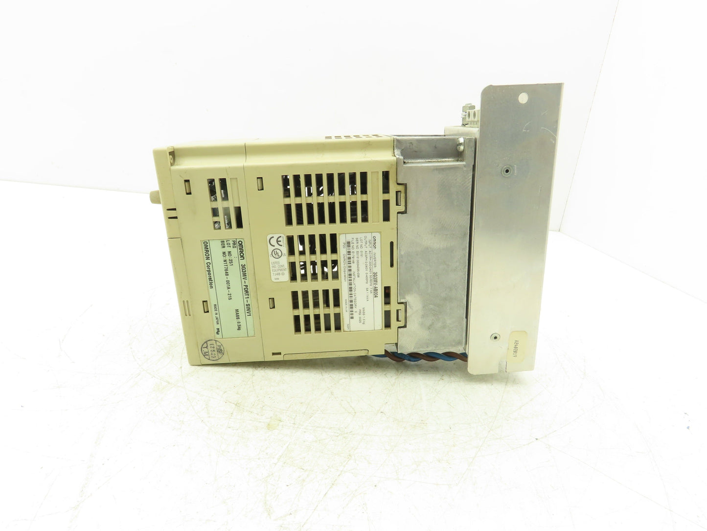 Omron 3G3MV-AB004 Sysdrive Inverter 0.55kW 200-240v 7.4A Input 0-240V 3A Output