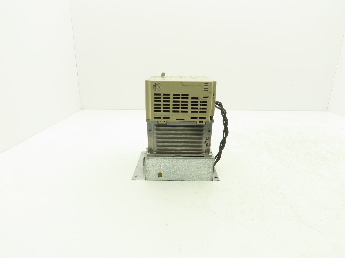 Omron 3G3MV-A4030 Sysdrive Inverter 3 kW 200-240v 10.6A Input 0-240V 7.2A Output