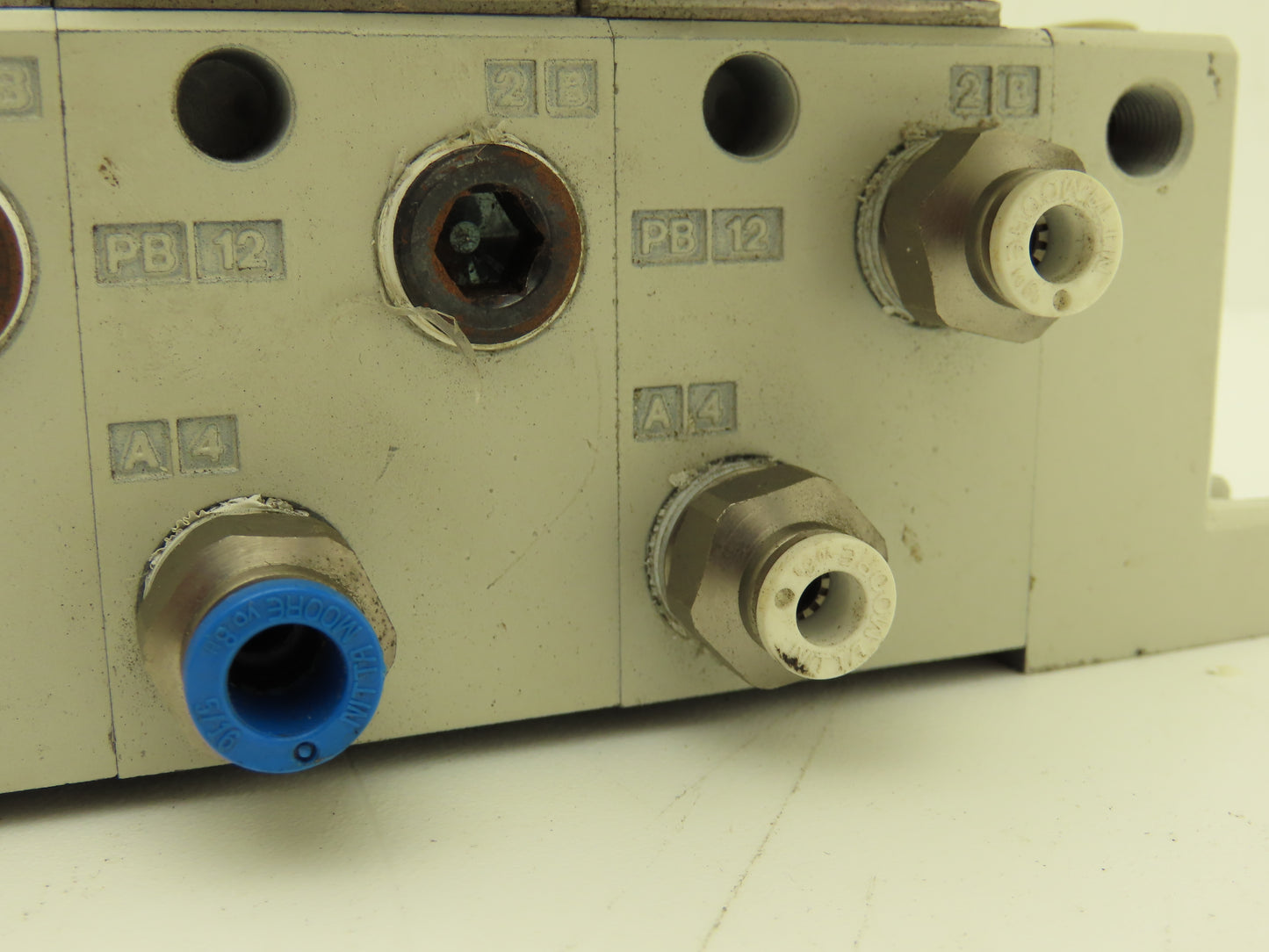 SMC VV713-03R-03D Solenoid Valve 4-Station Manifold 4/5 Port