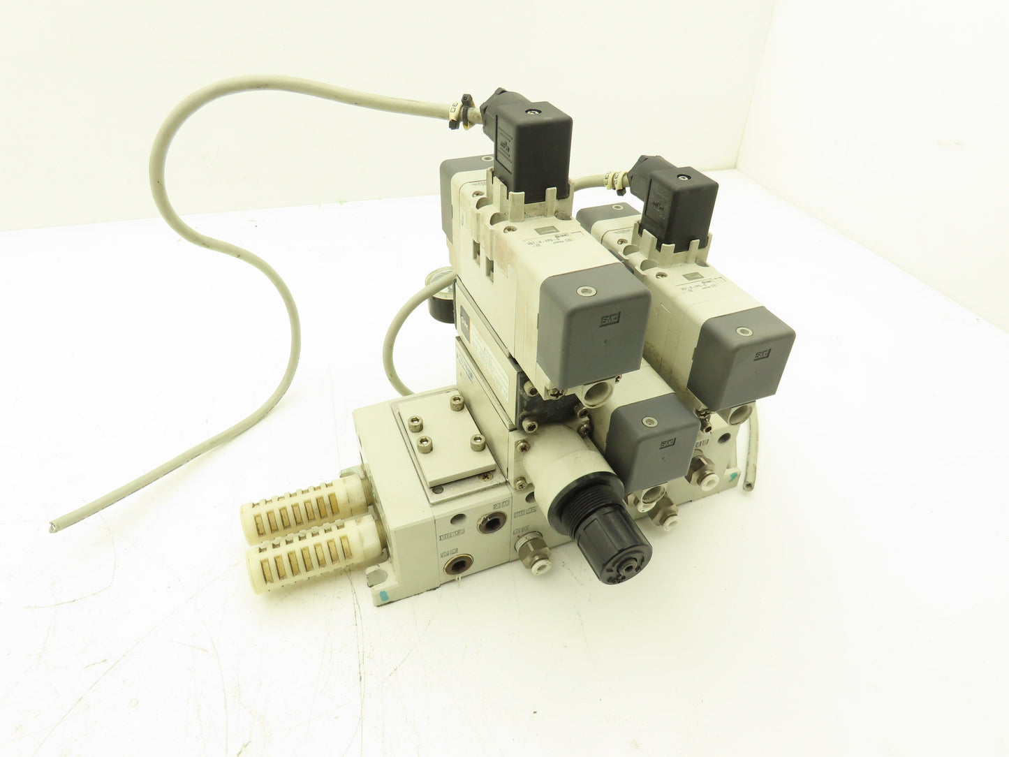 SMC VV713-03R-03D Solenoid Valve Stack 4-Station Manifold