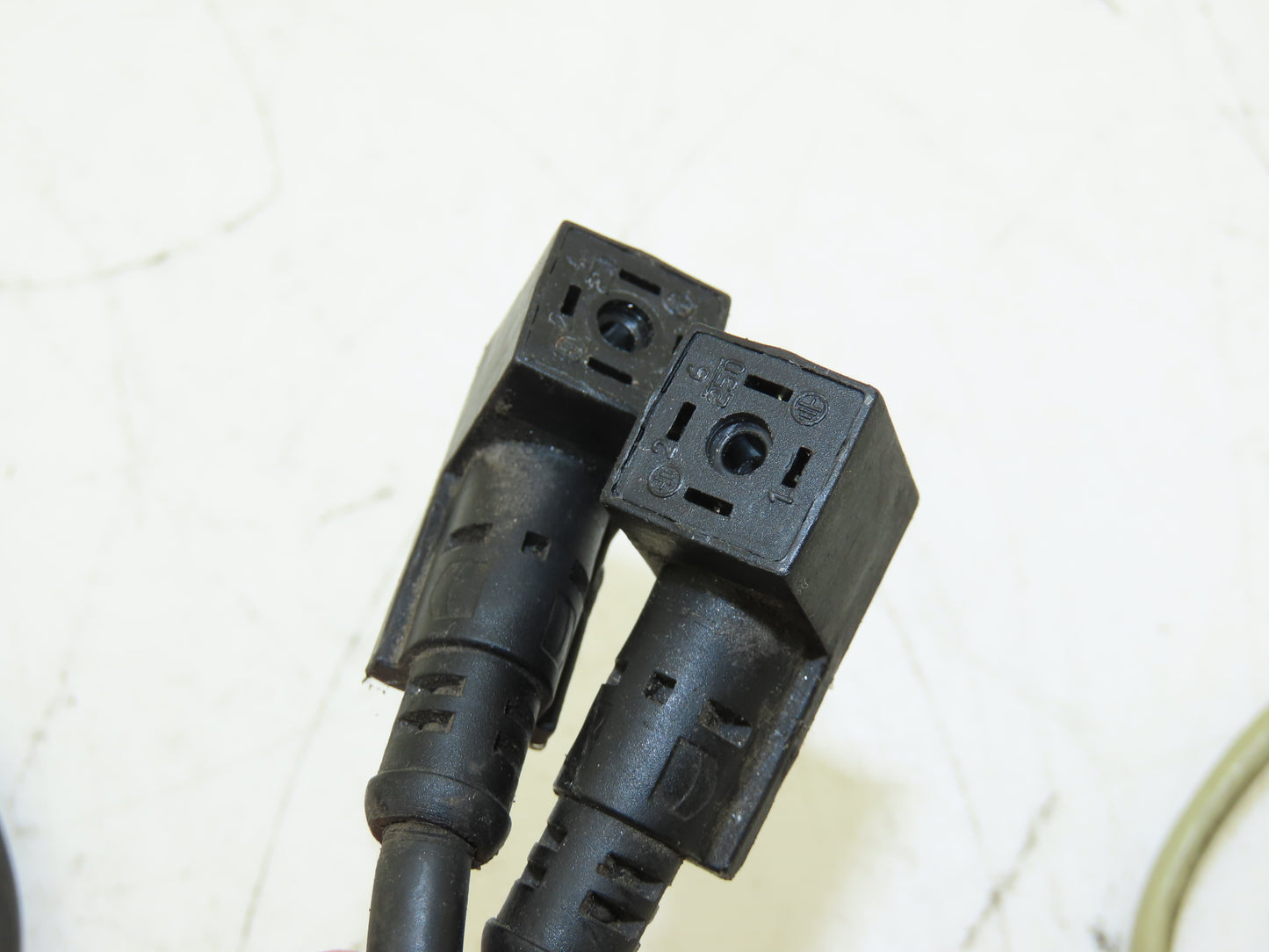 SMC SY5220-5D-N7T-F2 Pneumatically Actuated Dual Solenoid Valve 0.7MPa Lot of 3