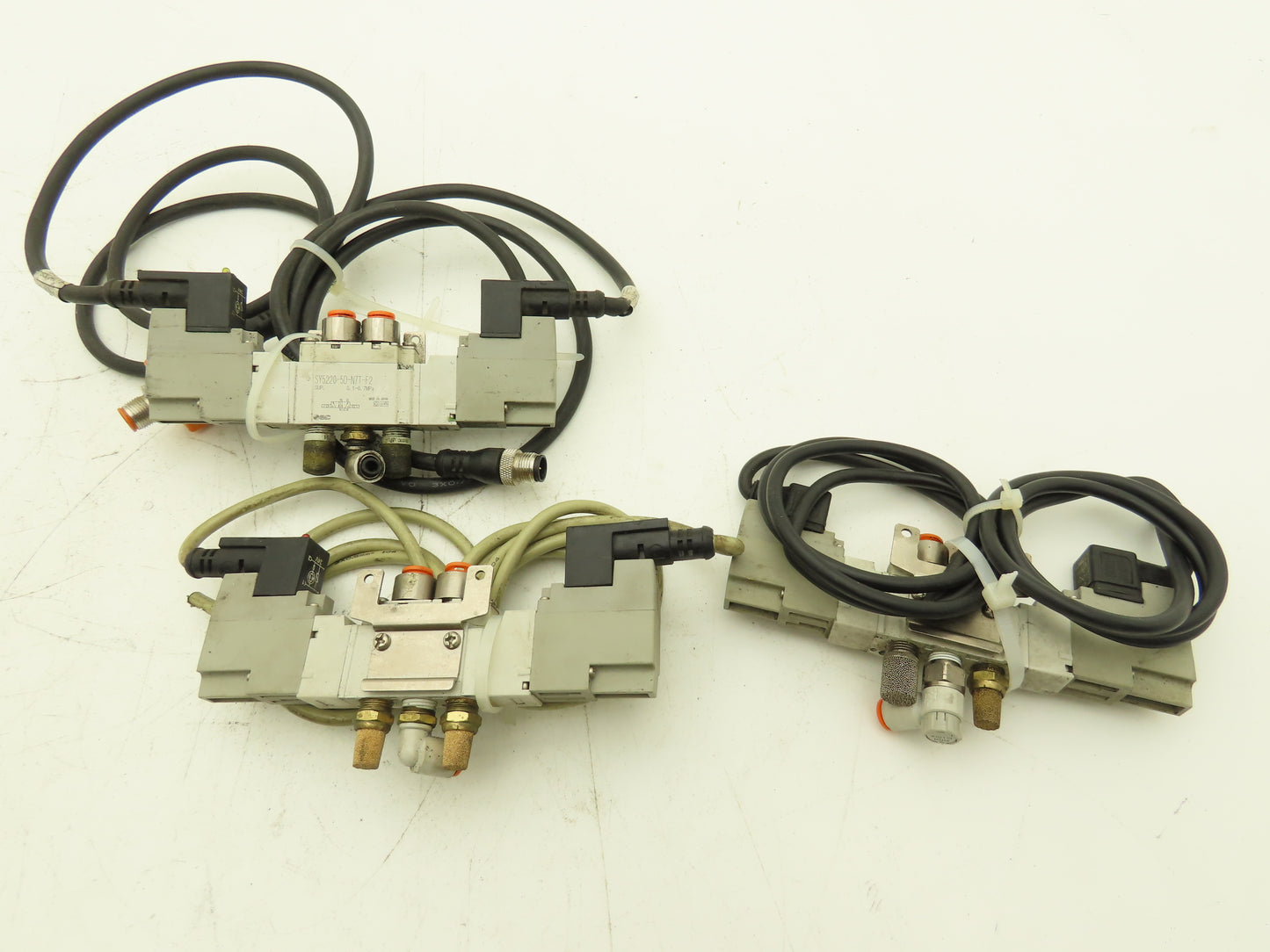 SMC SY5220-5D-N7T-F2 Pneumatically Actuated Dual Solenoid Valve 0.7MPa Lot of 3