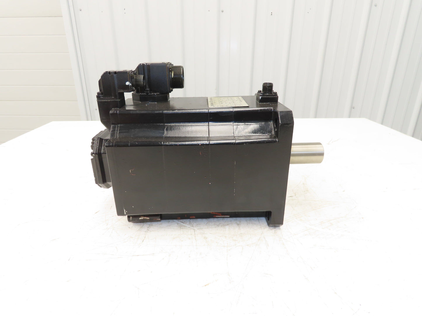 Okuma BL-MC150J-20SB AC Servo Motor 3kw 133V 2000rpm Encoder ER-J-7200D