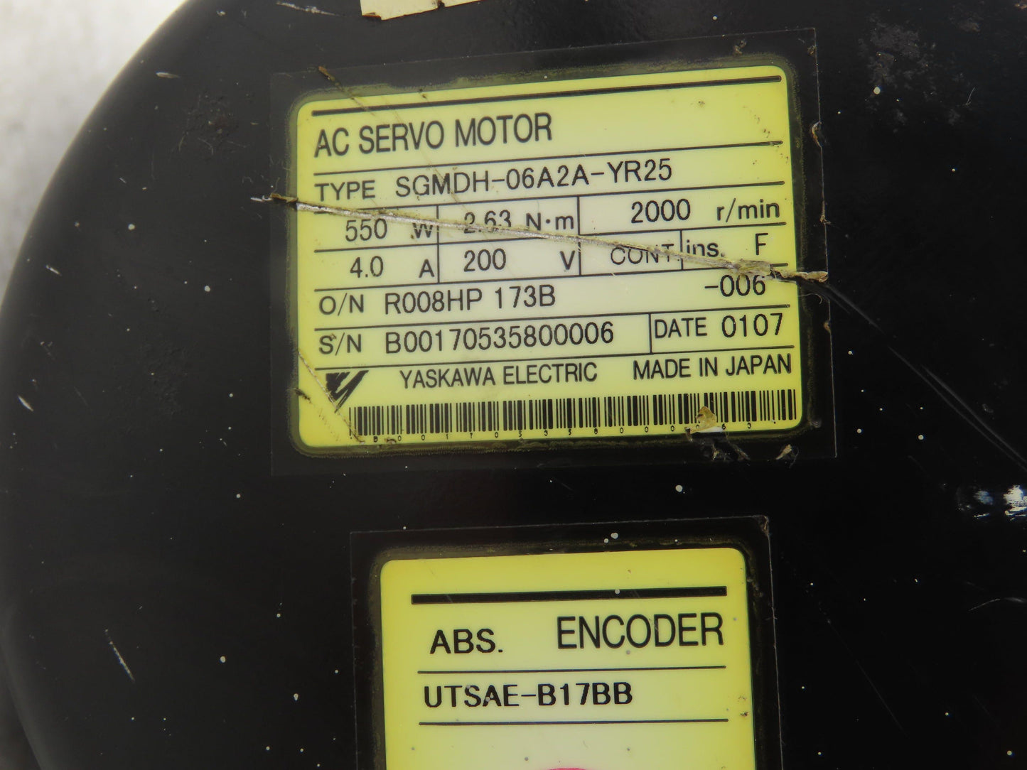 Yaskawa UTSAE-B17BB AC Servo Motor 0.55kW 2000rpm 200v with 3-3/4" Shaft