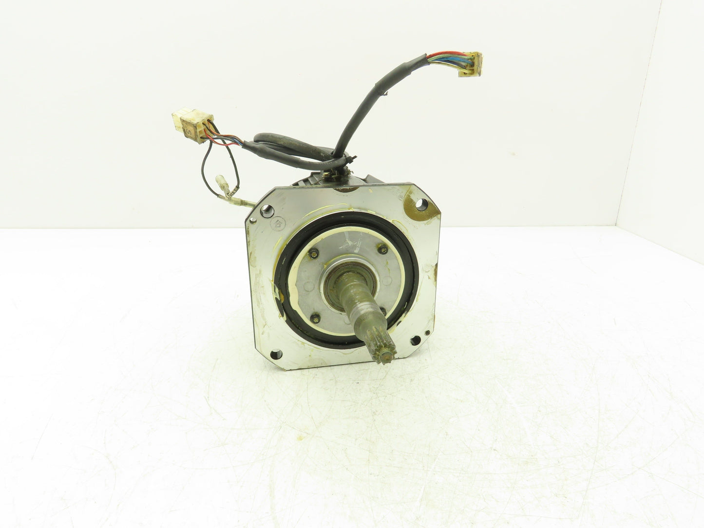 Yaskawa UTSAE-B17BB AC Servo Motor 0.55kW 2000rpm 200v with 3-3/4" Shaft