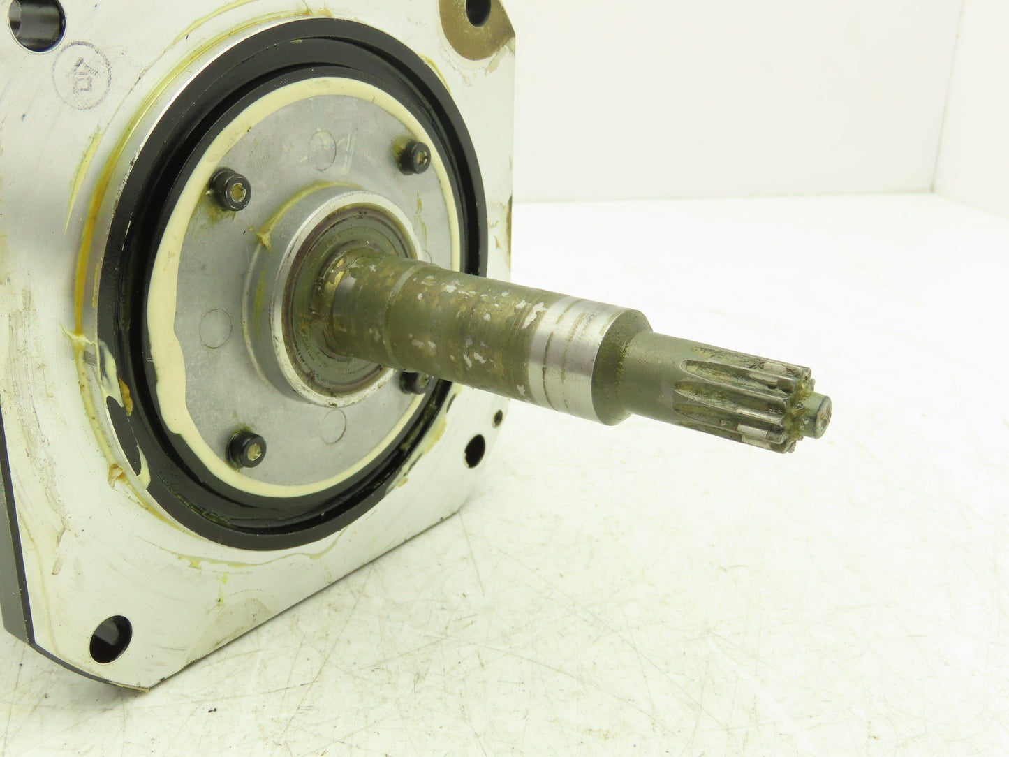 Yaskawa UTSAE-B17BB AC Servo Motor 0.55kW 2000rpm 200v with 3-3/4" Shaft