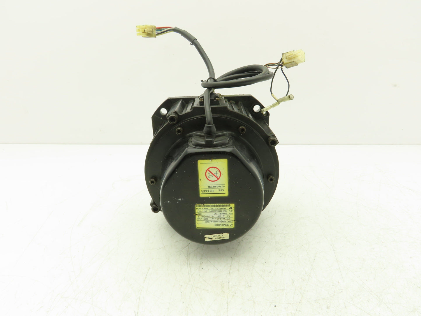 Yaskawa UTSAE-B17BB AC Servo Motor 0.55kW 2000rpm 200v with 3-3/4" Shaft