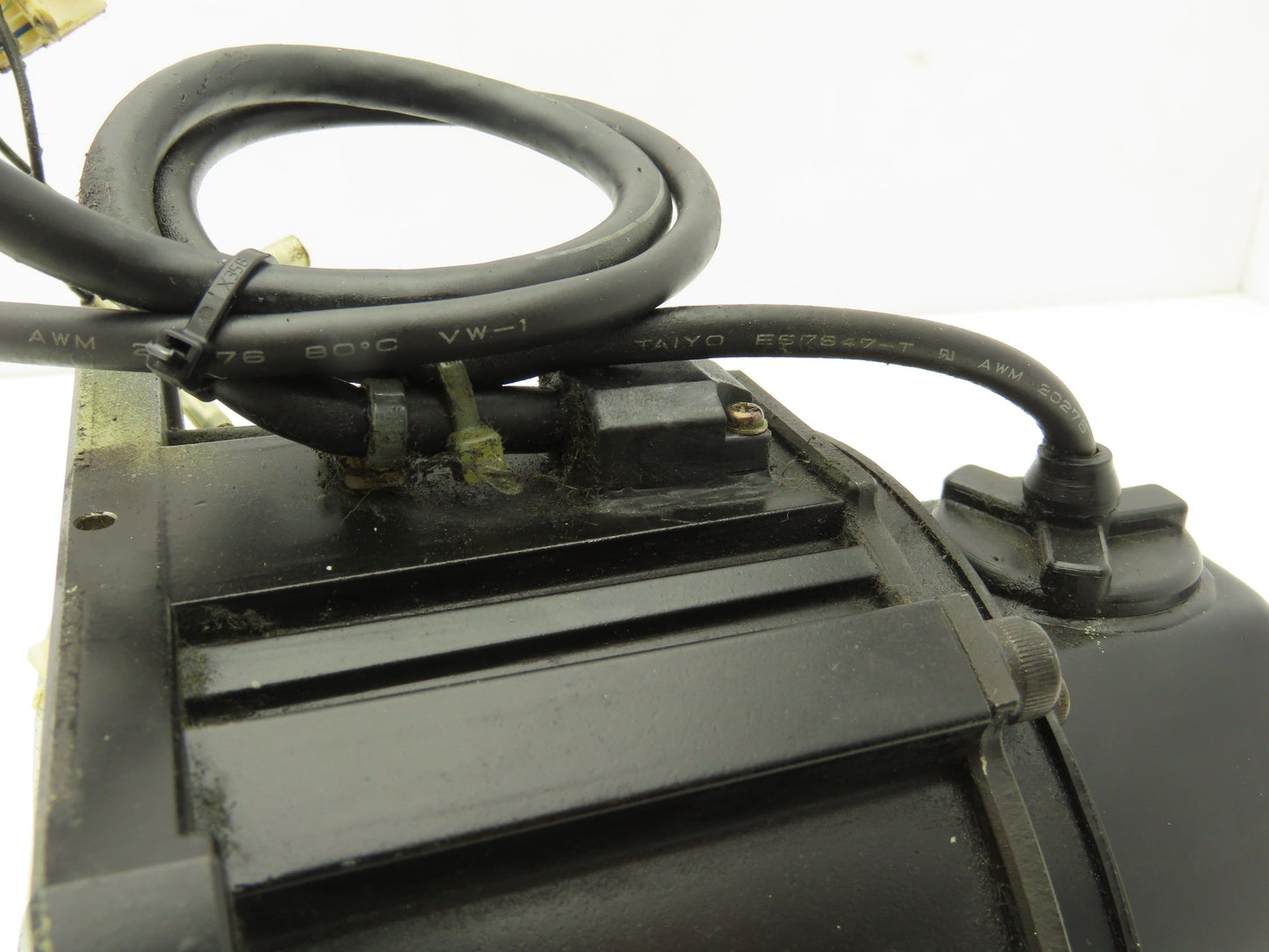 Yaskawa UTSAE-B17BB AC Servo Motor 0.55kW 2000rpm 200v with 3-3/4" Shaft