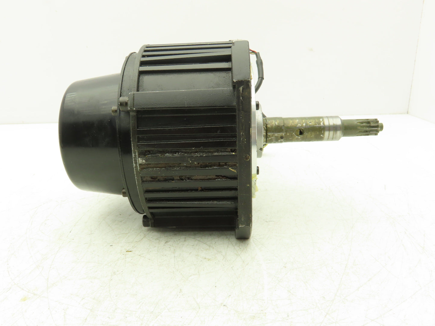 Yaskawa UTSAE-B17BB AC Servo Motor 0.55kW 2000rpm 200v with 3-3/4" Shaft