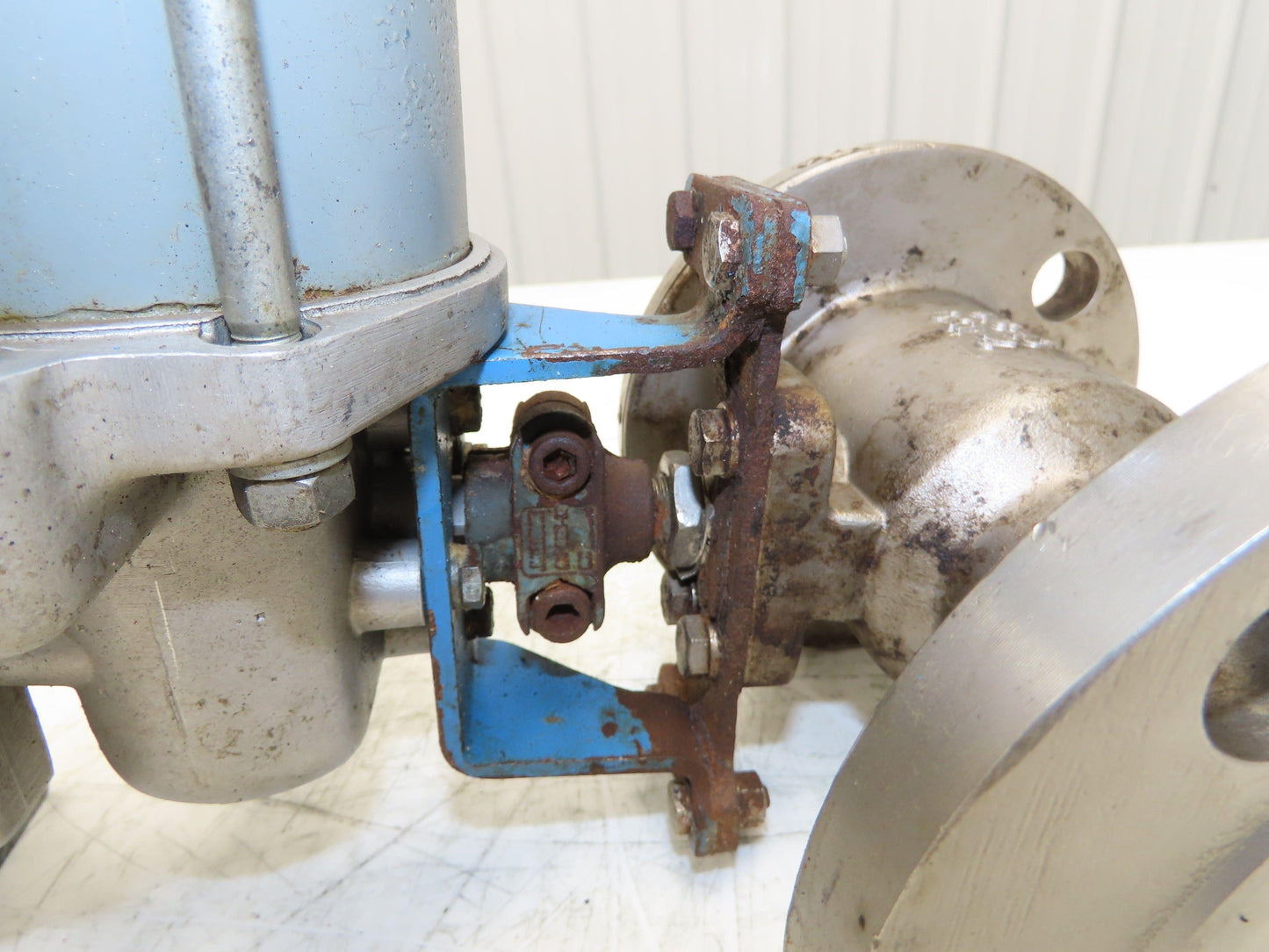 PMV P-2000 Electro-Pneumatic Valve Positioner with 2" ANSI Flange Ball Valve