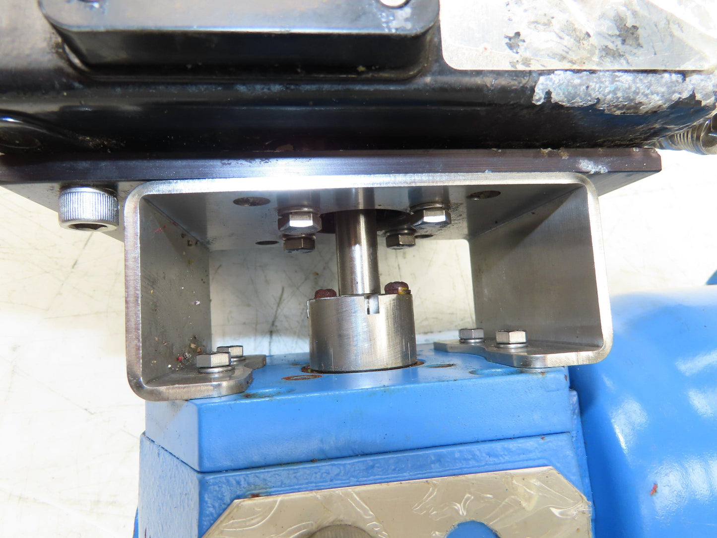 ABB Electro-Pneumatic Valve Positioner with 1" ANSI Flange Ball Valve