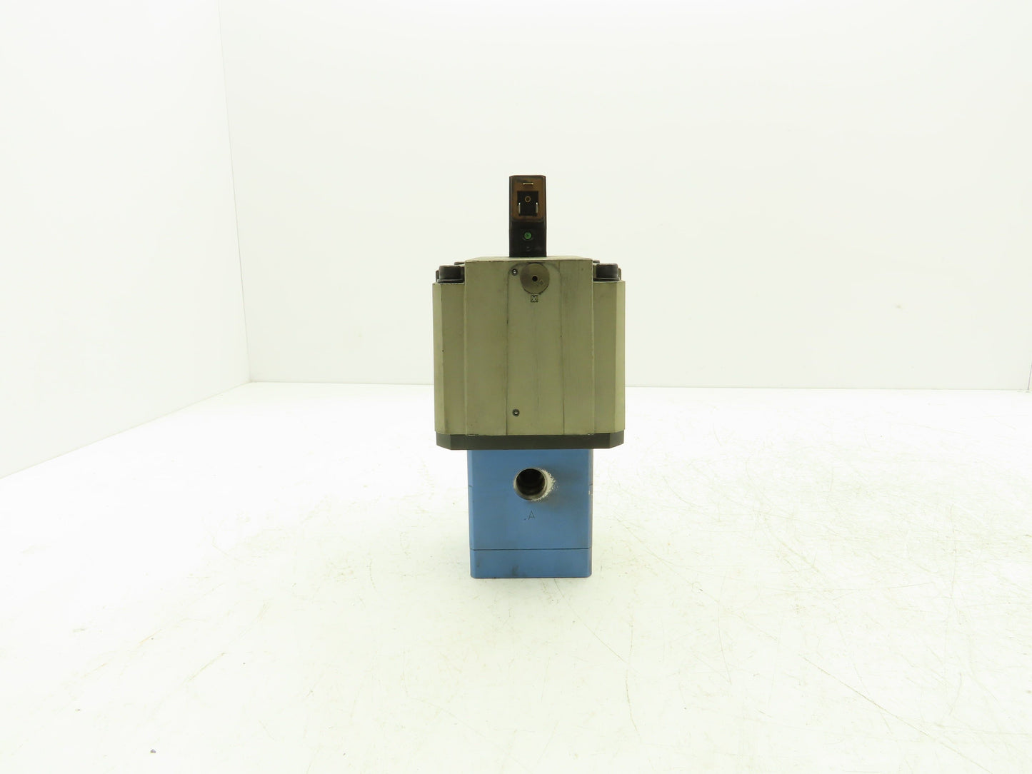 CKD CVS3-15A-70-02HS-3 High Pressure Air Operated 3-Way Valve
