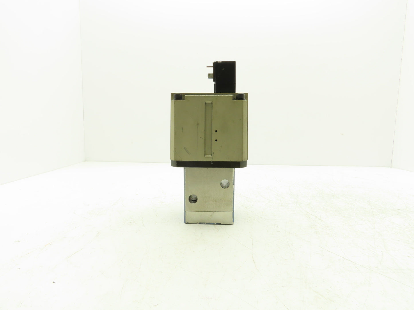 CKD CVS3-15A-70-02HS-3 High Pressure Air Operated 3-Way Valve