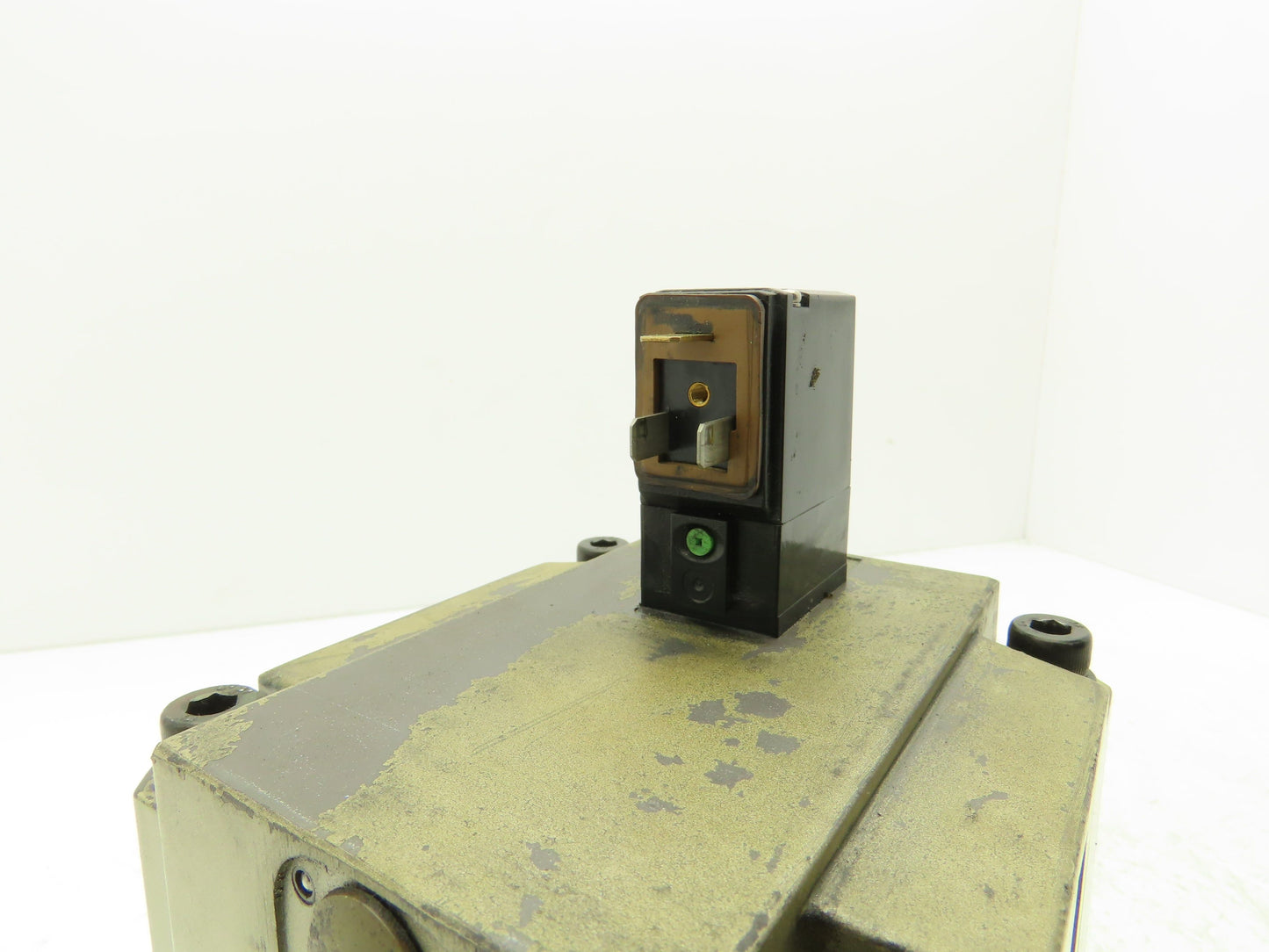 CKD CVS3-15A-70-02HS-3 High Pressure Air Operated 3-Way Valve
