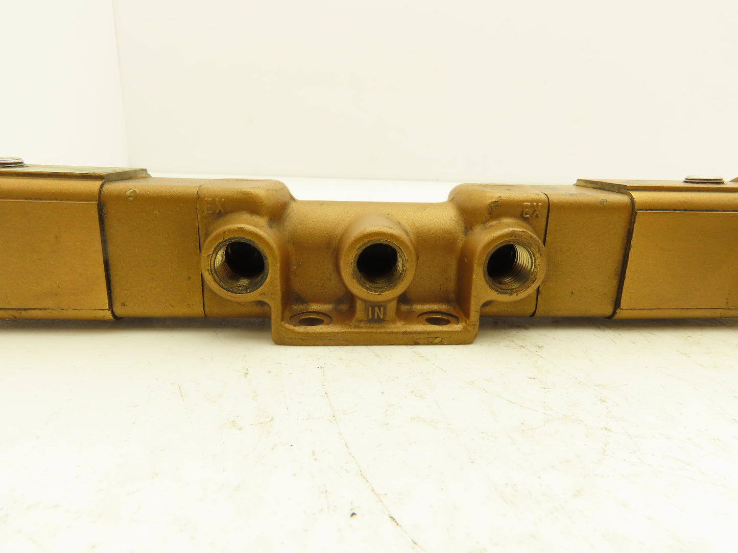 Versa VXX-4324-H-3BC-10-31-120V Pneumatic Solenoid Valve 4-Way 3-Pos 1/4"npt