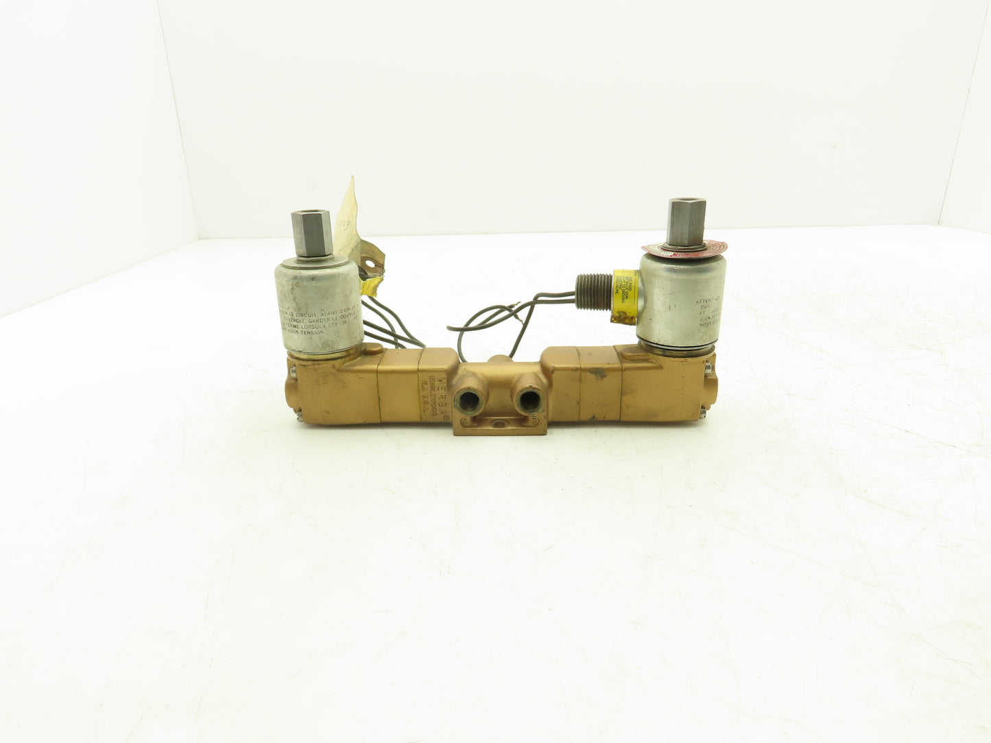 Versa VXX-4324-X-3 Pneumatic Directional Solenoid Valve 4-Way 3-Pos 1/4"npt 120V