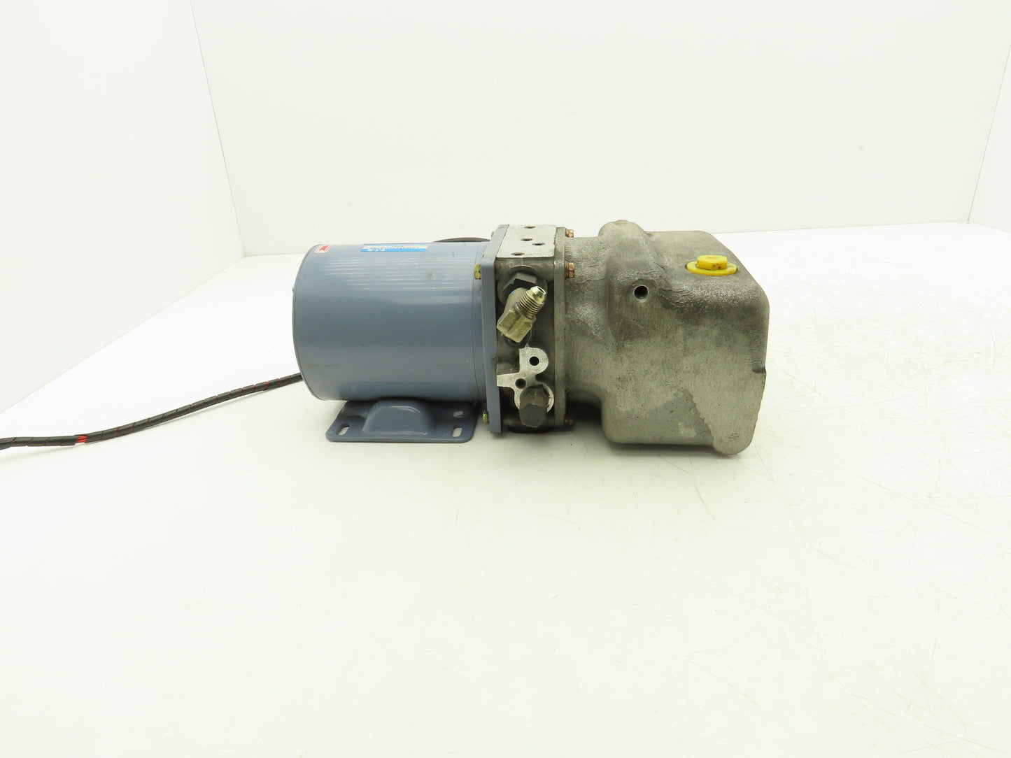 Eaton LU1F05E3A1HE700 Single Action Hydraulic Power Unit Pump 220V 3Ph Motor