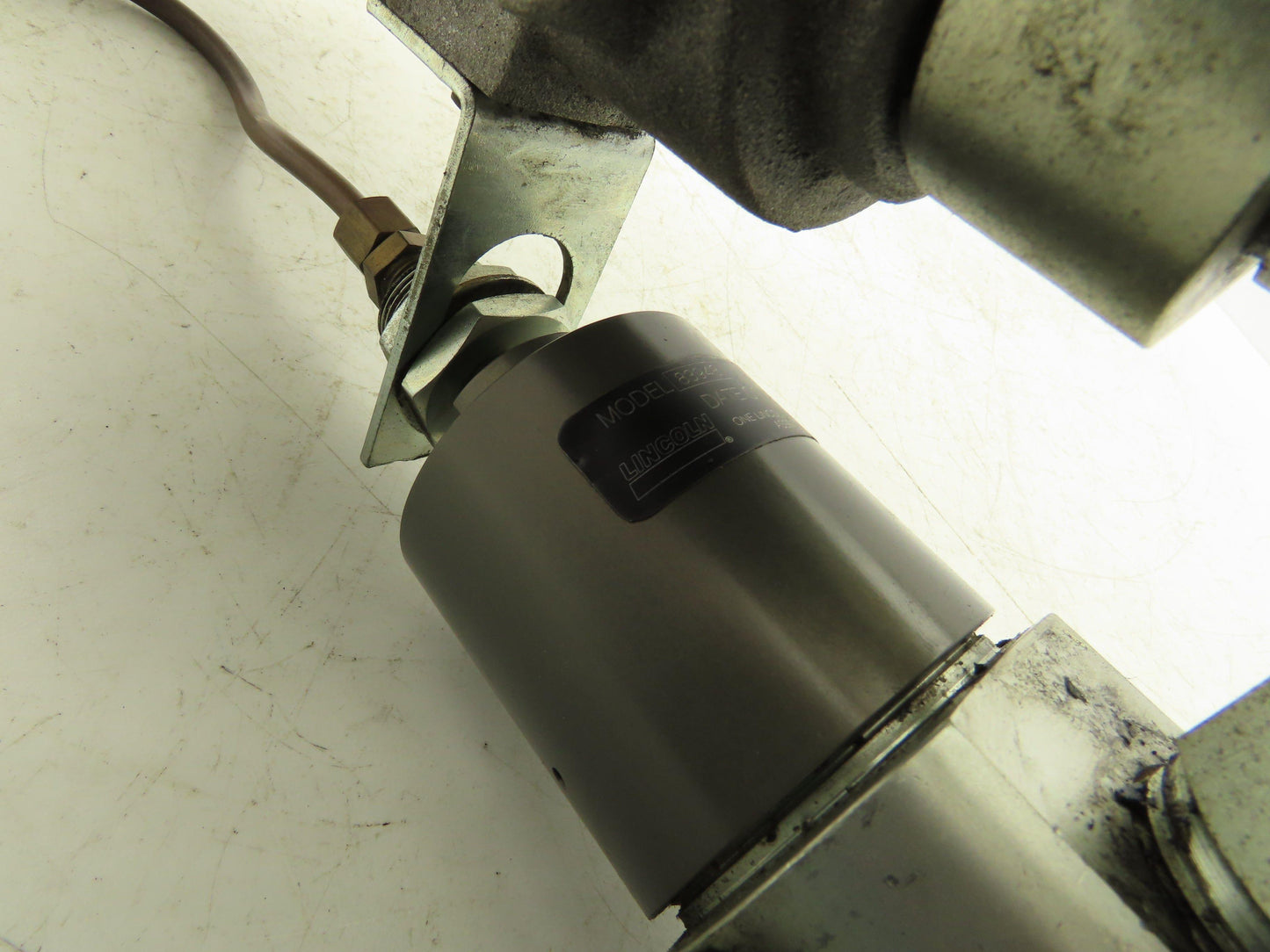 Lincoln 83948 Pneumatic Lubricator Vent Valve Flanged Assy