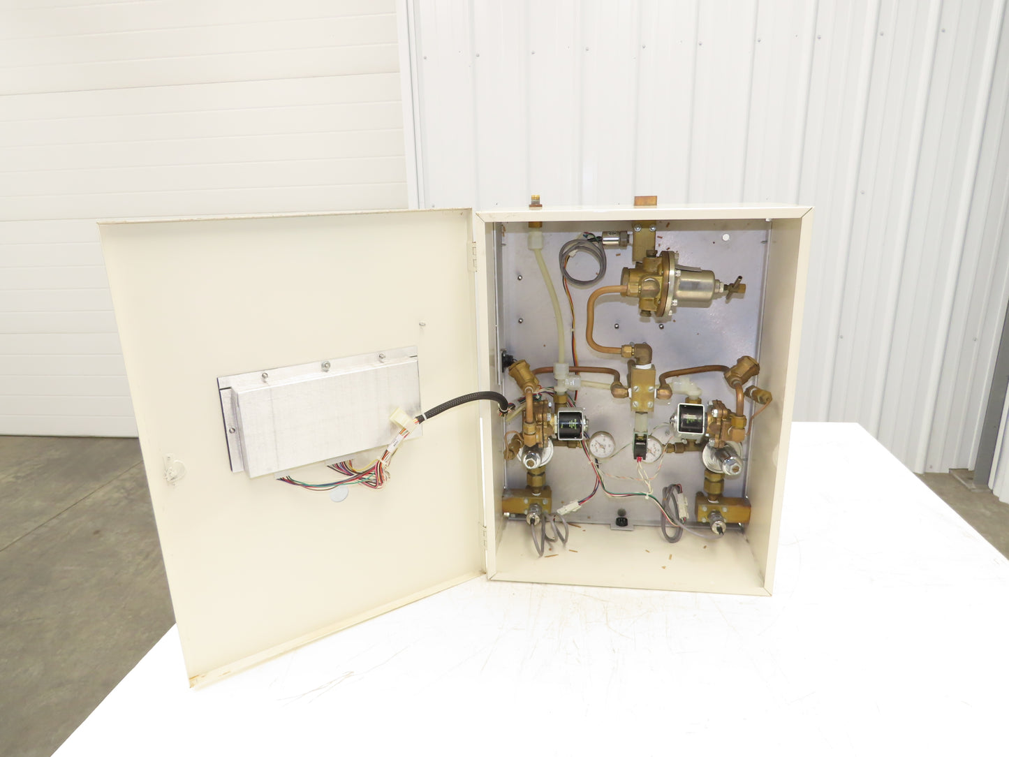 Harris SP-HCDS1003-7-4 Fully Automatic Specialty Gas Manifold Series 230