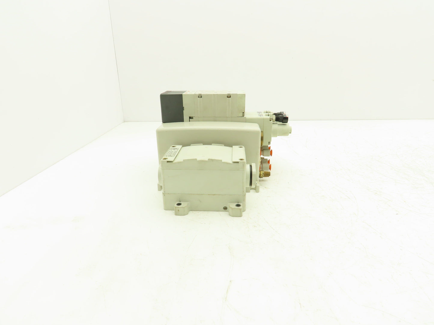 SMC VQ4100-5 Pneumatic Solenoid 2-Station Manifold w/2 Valves and Regulators