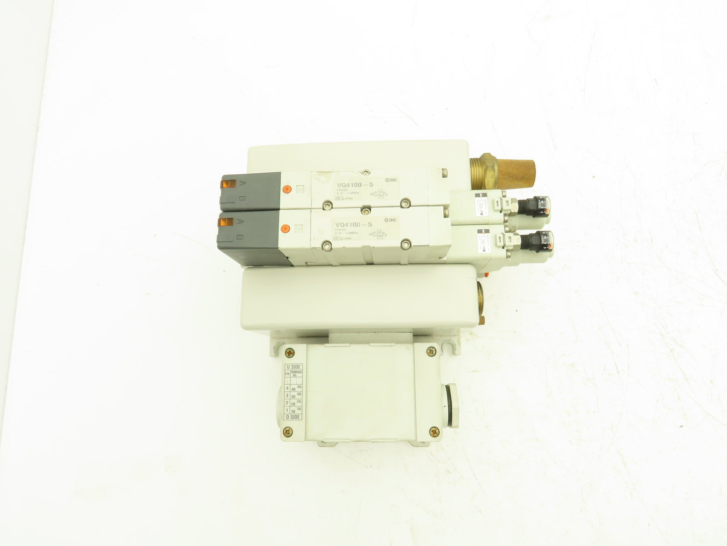 SMC VQ4100-5 Pneumatic Solenoid 2-Station Manifold w/2 Valves and Regulators