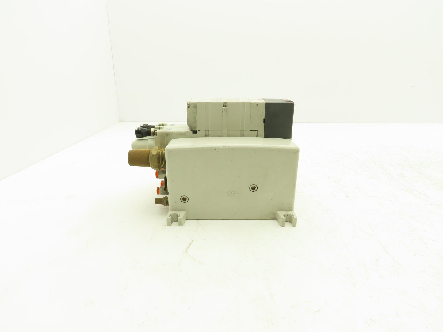 SMC VQ4100-5 Pneumatic Solenoid 2-Station Manifold w/2 Valves and Regulators