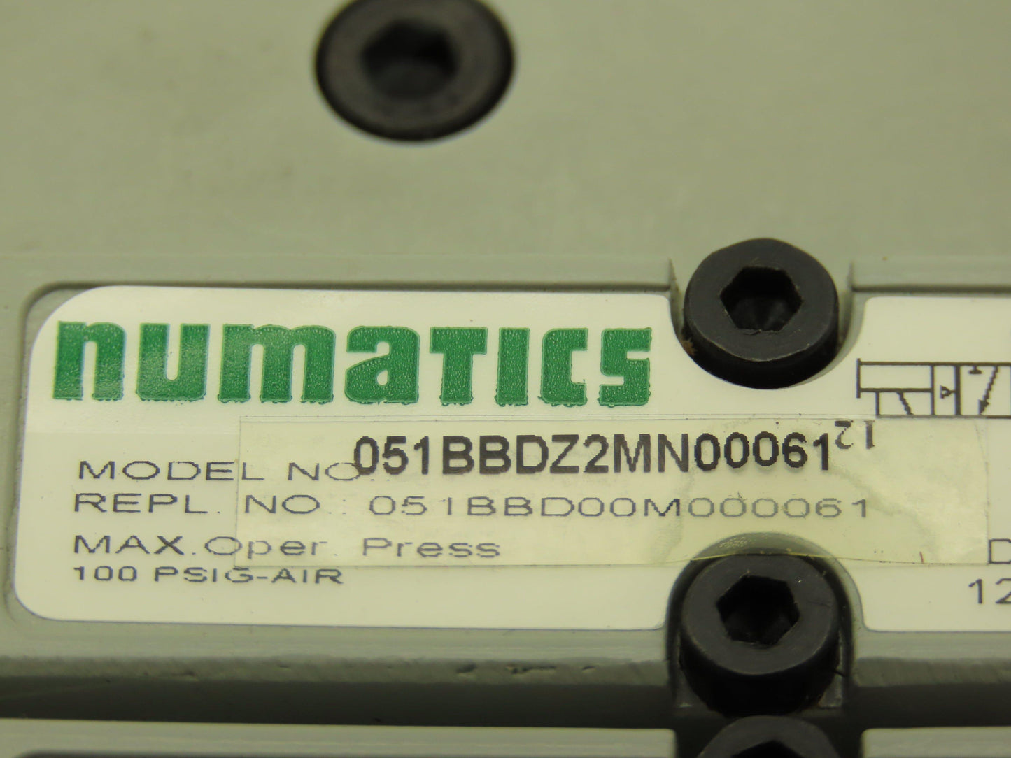 Numatics AKFEF00003NSTD 6 Station Manifold with 6 valves 2005 Series