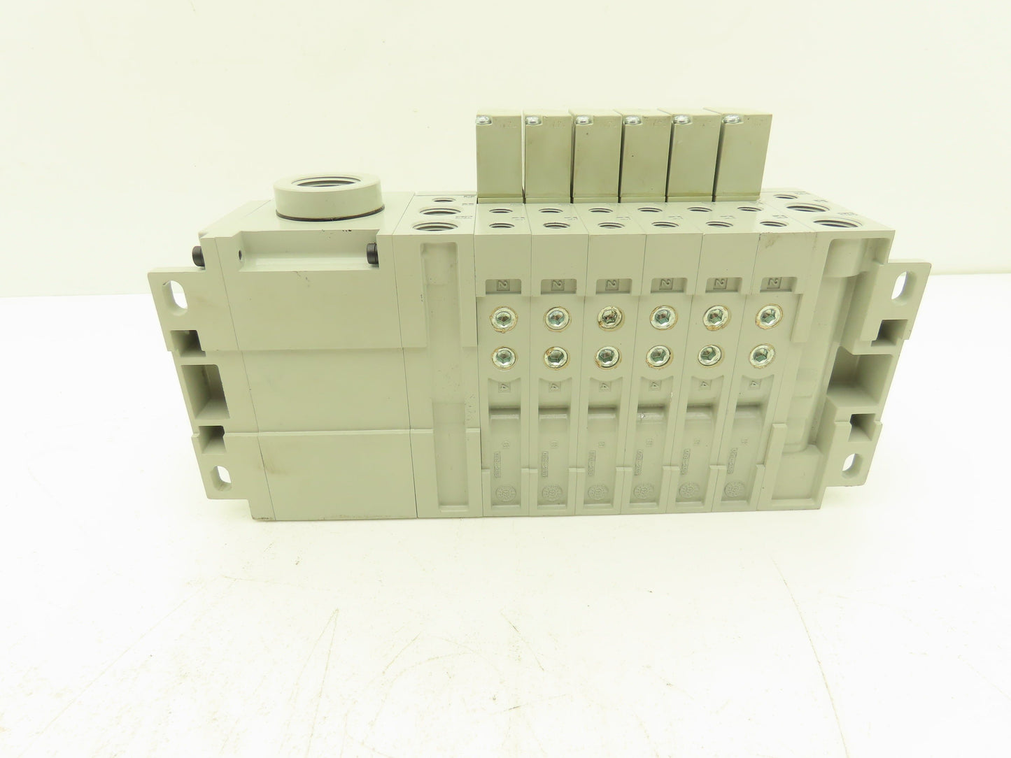 Numatics AKFEF00003NSTD 6 Station Manifold with 6 valves 2005 Series