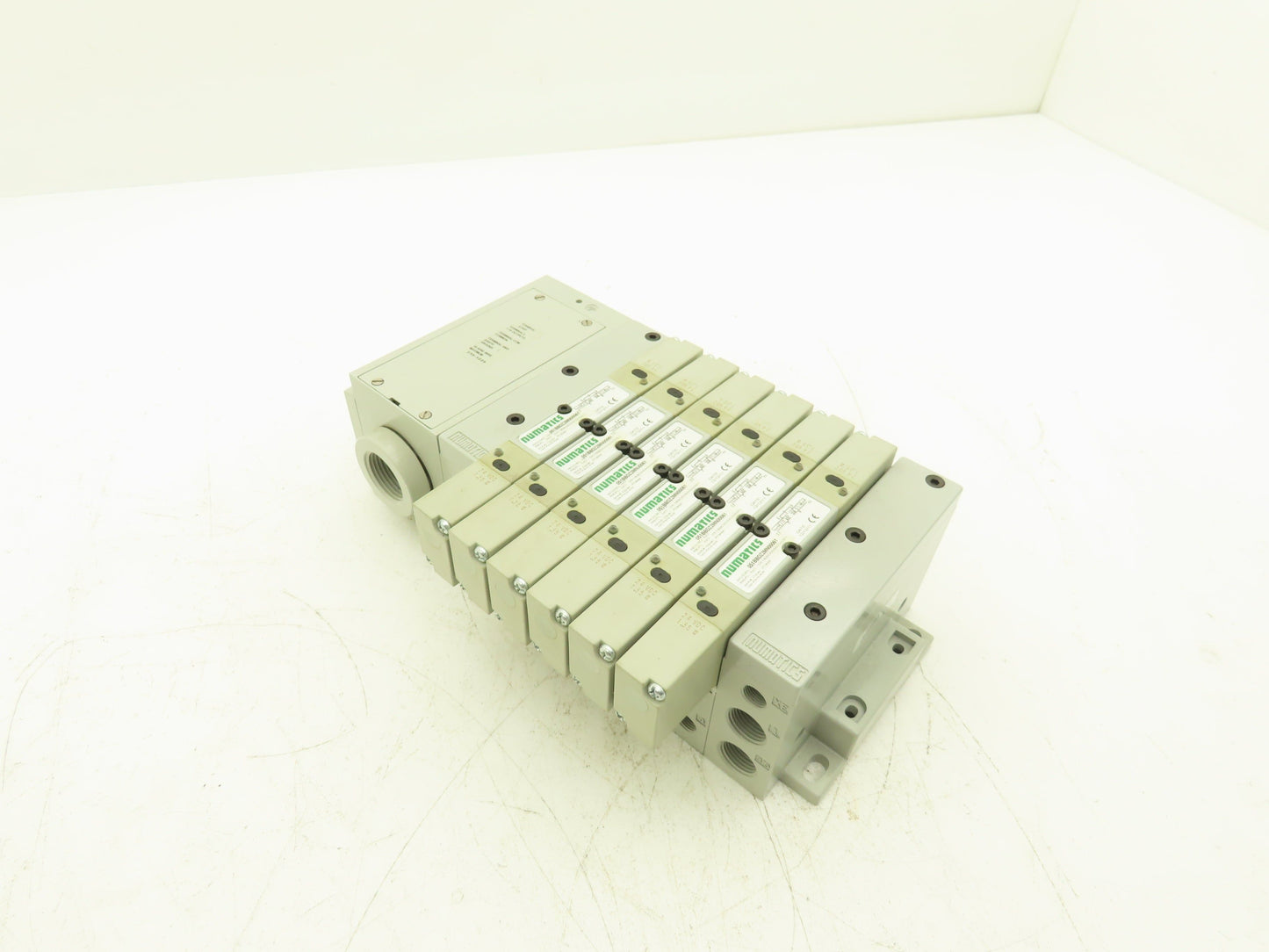 Numatics AKFEF00003NSTD 6 Station Manifold with 6 valves 2005 Series