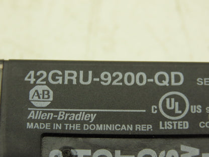 Allen Bradley 42GRU-9200-QD Photoswitch Polar Retroreflective 10-40vdc PNP/NPN
