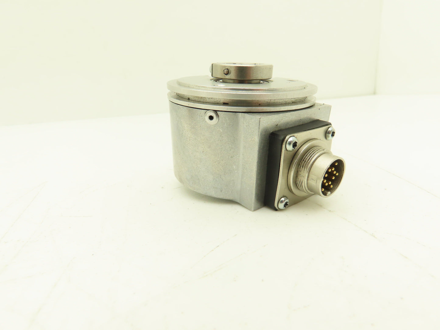Baumer Electric 16.05A2048-E2-9 Rotary Encoder 12mm Blind Hollow Shaft 2048PPR