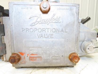 Danfoss 157U8393 Solenoid Valve 8 Station Manifold Assy 12VDC/Manual 3 Pos 2 Way