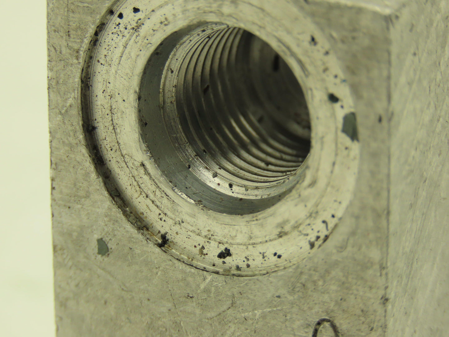 Vickers 283579A1 MCD-5761 Hydraulic Manifold 4-Way 1/4 & 1/2" Flared Threads