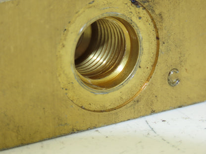 Vickers MCD-3953 Hydraulic Manifold 4-Way 1/4 & 1/2" Threads