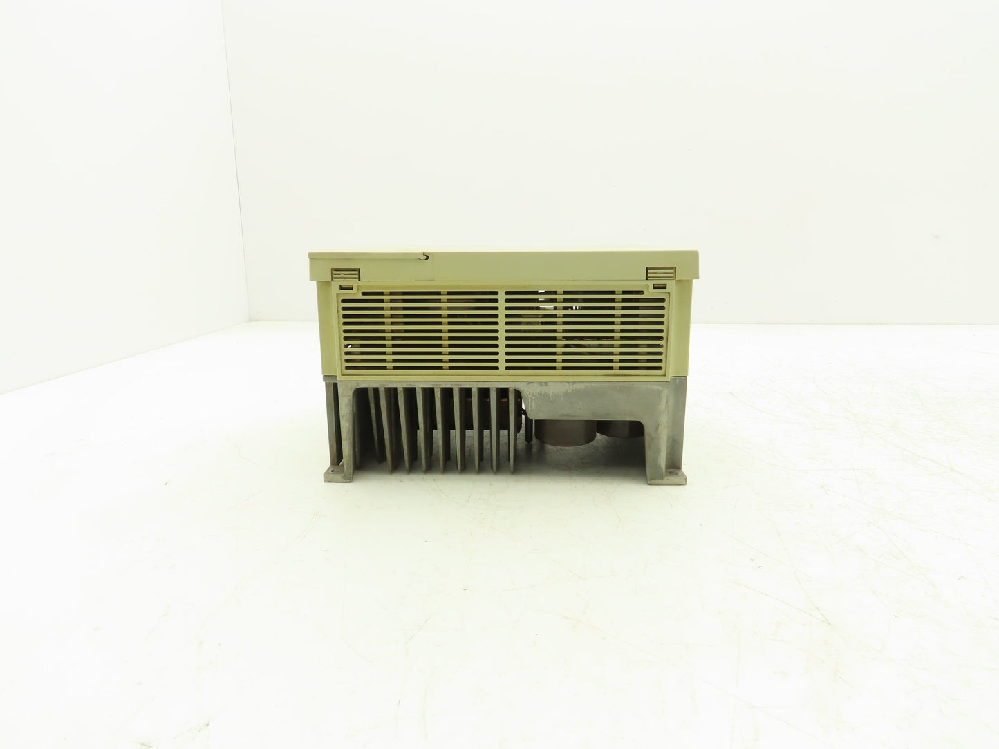 Mitsubishi FR-A024-3.7K Freqrol Inverter Drive 3Ph 230V In 3.7kW 17.5A 400Hz Out