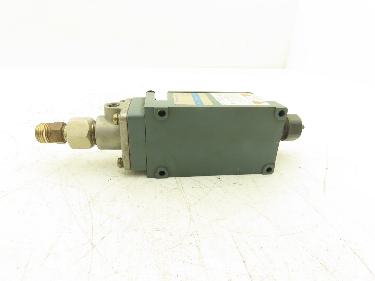 Taihei Boeki TDZ01XM Pressure Switch 10MPa 1450psi 125VAC 30VDC 0.1A IP65