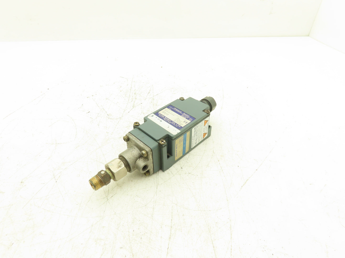 Taihei Boeki TDZ01XM Pressure Switch 10MPa 1450psi 125VAC 30VDC 0.1A IP65