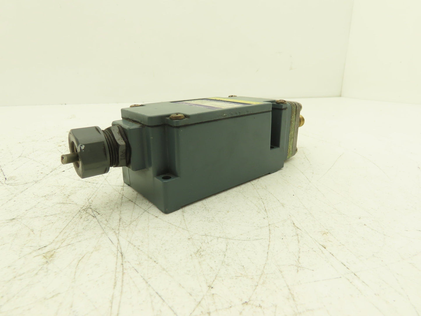 Taihei Boeki TDZ01XM Pressure Switch 4MPa 580psi 125VAC 30VDC 0.1A IP65