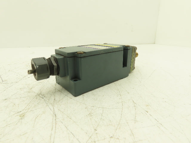 Taihei Boeki TDZ01XM Pressure Switch 4MPa 580psi 125VAC 30VDC 0.1A IP65