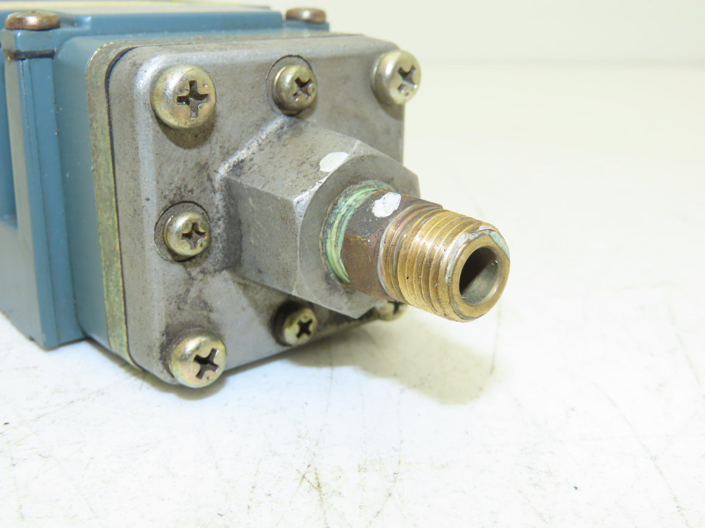 Taihei Boeki TDZ01XM Pressure Switch 4MPa 580psi 125VAC 30VDC 0.1A IP65