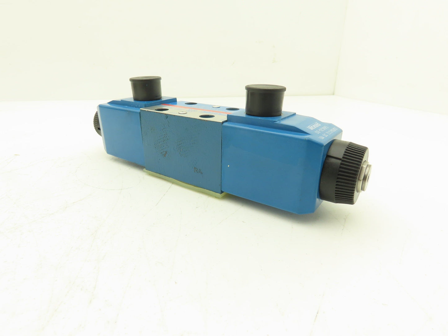 Vickers KDG4V 3 33C13N Z M U H7 60 Hydraulic Valve 1.6A DC 3.7 Ohm 3000 psi