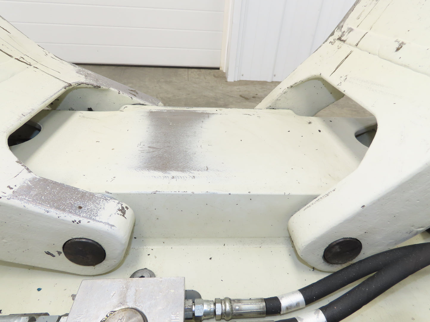 Cascade 90F Paper Roll Clamp 9000LB Fork Lift Truck Clamping Attachment Class 4