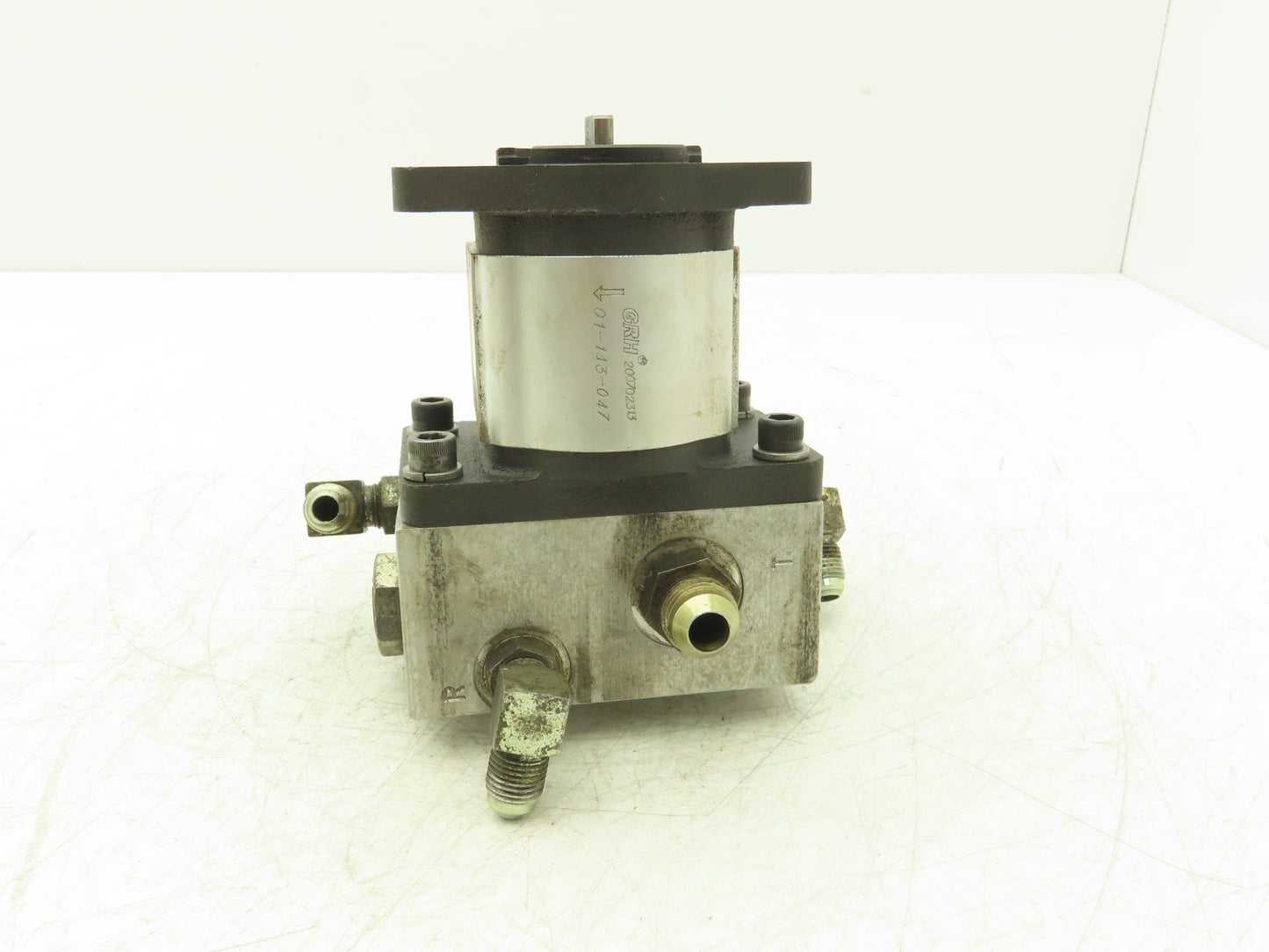 GRH 01-143-047 Hydraulic Gear Pump 2-Bolt w/Manifold Base