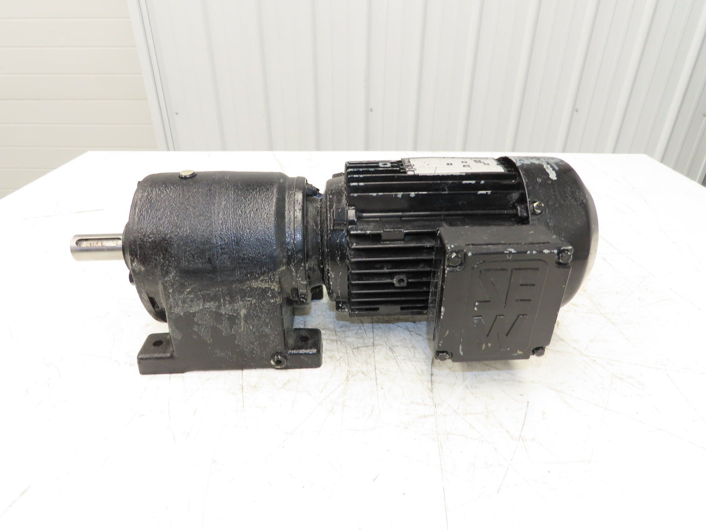 Sew Eurodrive R40DT80K4 Inline Gearmotor 29.36 Reducer 47rpm .33kw 230/400V 3PH